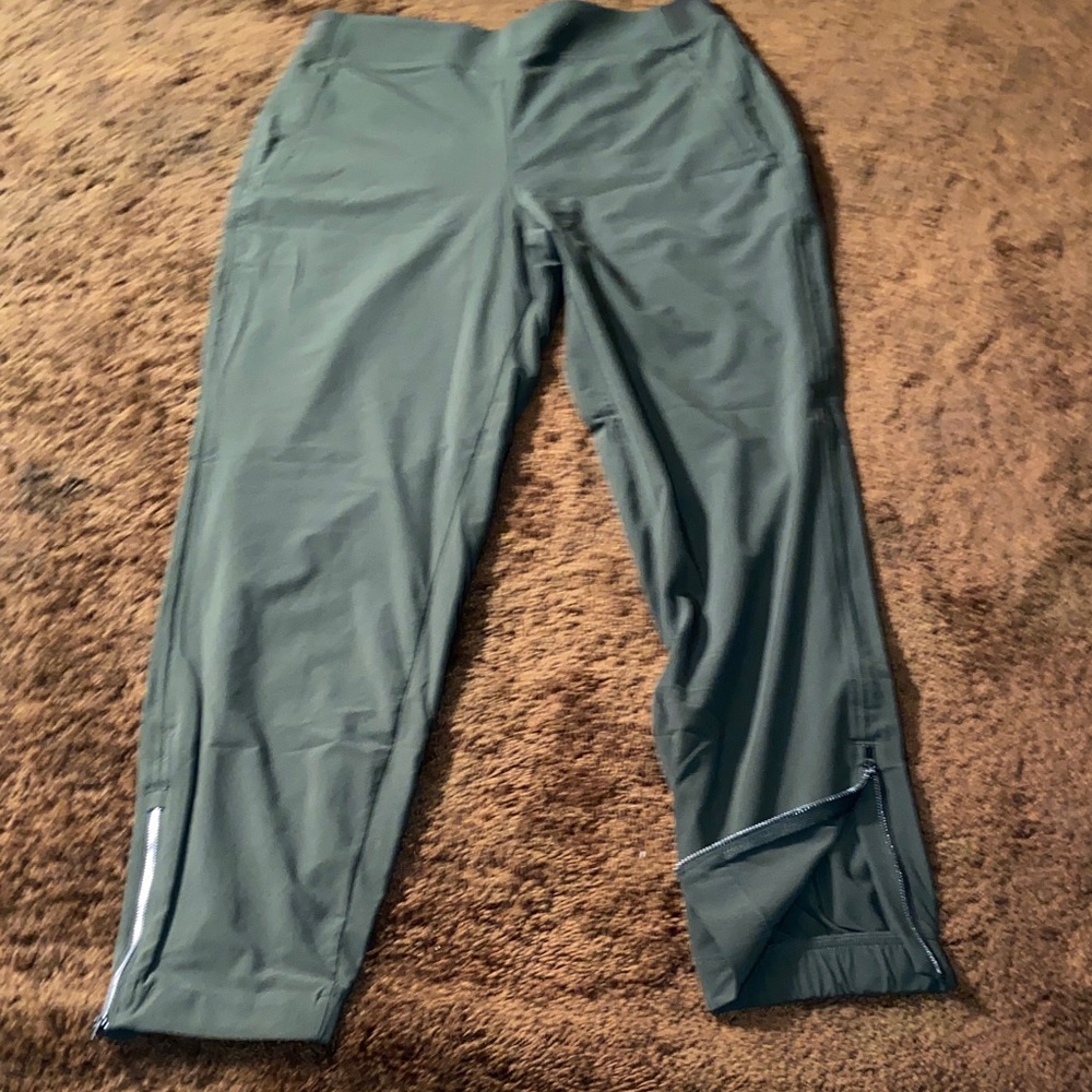 Athleta Women’s Olive Green Jogger Pants

By two or more Athleta items $15 each